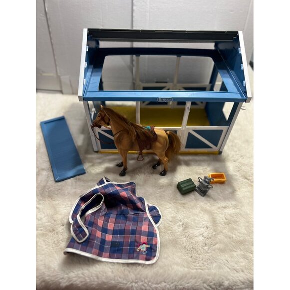 Breyer horse and stall deluxe country stable with horse wash stall - Picture 3 of 8